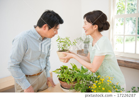 Middle couple image Middle couple image 17226287