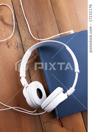 [PHO187] Books & Music_029 17232176