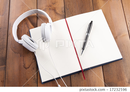 [PHO187] Books & Music_119 17232596