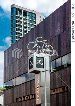 Bicycle parking sign 17237038