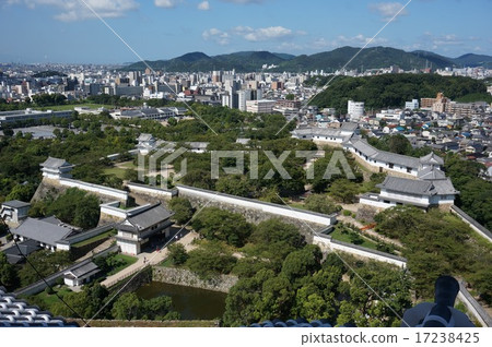 Overlooking "Nishinomaru" from the castle tower of world heritage "Himeji Castle" 17238425