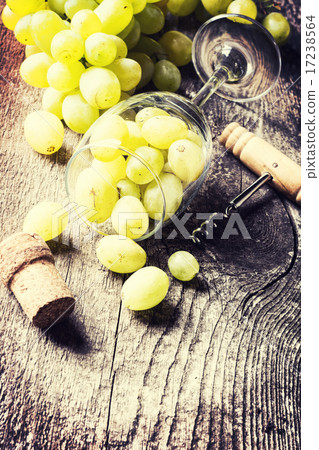 white wine white wine 17238564