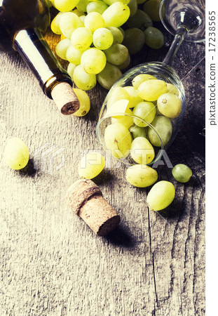 white wine white wine 17238565
