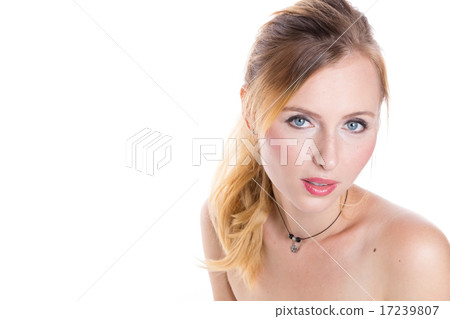美白人女性 17239807