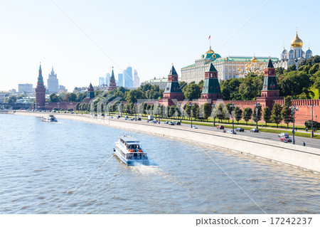 Boats in Moskva River near Kremlin embankment 17242237