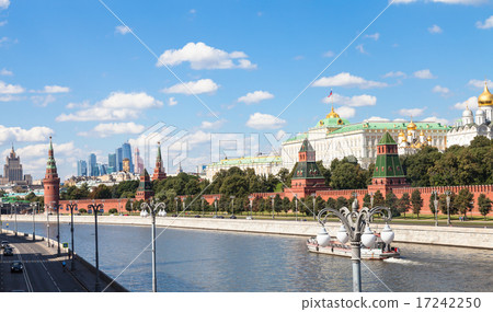 Kremlin and Sofiyskaya Embankments of Moskva River Kremlin and Sofiyskaya Embankments of Moskva River 17242250