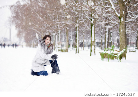 Girl enjoying rare snowy winter day in Paris 17243537