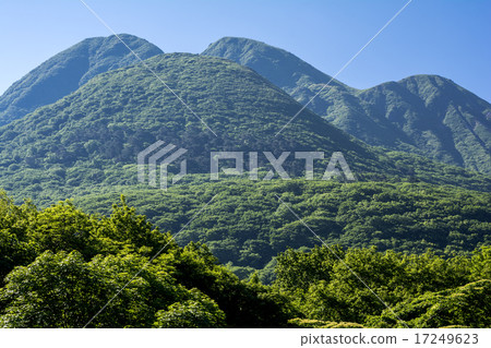 Iida Kogen新鮮的綠色和山 17249623