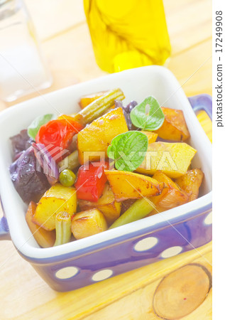 baked vegetables 17249908