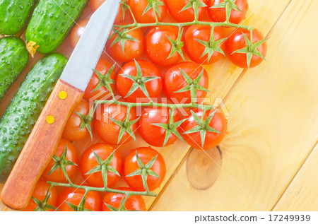 cucumber and tomato 17249939