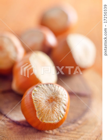 hazelnuts 17250339