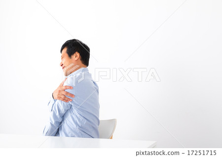 Middle-aged man middle-age male muscle pain middle-aged and short-dressed male casual casual clothing men 17251715