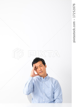 Male headache Melancholic depression Male middle generation Middle-aged and short-run men Casual casual clothing Man's physical condition malfunction 17252876