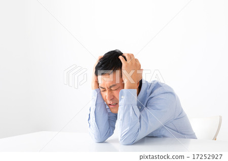 Male headache melancholy depression male middle generation middle-aged and short-daughter male debt casual clothes man's physical condition malfunction Male headache melancholy depression male middle generation middle-aged and short-daughter male debt casual clothes man's physical condition malfunction 17252927