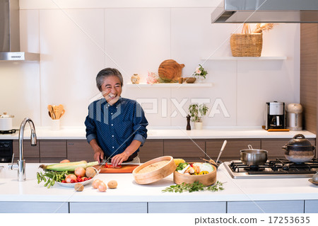 smiling, cooking, senior 17253635