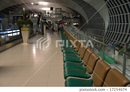 Thailand Bangkok · Suvarnabhumi Airport International Departure Lobby Bench 17254074