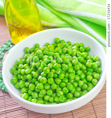 green peas 17258434