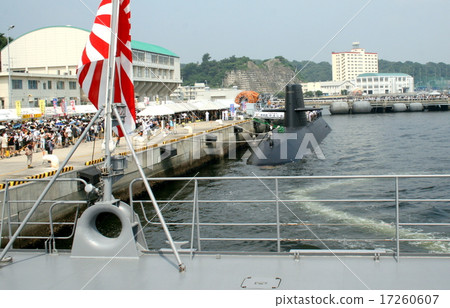 從護衛艦“霧島”看到的潛艇“Eshio”的展覽 17260607