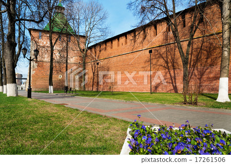 Street along the Kremlin in Nizhny Novgorod 17261506