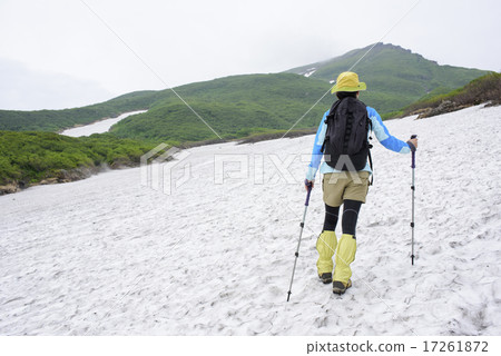A woman climbing the snow ridge of Chokaiyama A woman climbing the snow ridge of Chokaiyama 17261872
