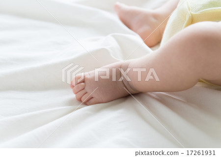 Baby's foot Baby's foot 17261931
