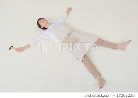 A woman who lies on a flooring with a cannucis 17262226