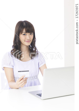 年輕的女士 17263971