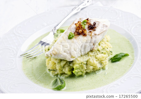 Cod filet in Basil Champagne Foam 17265500