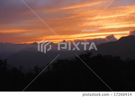 北阿爾卑斯山的日出 17268414