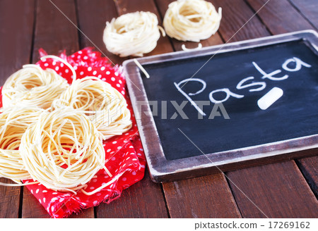 raw pasta 17269162