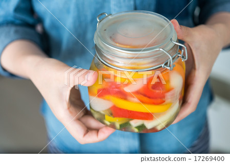 pickles  17269400