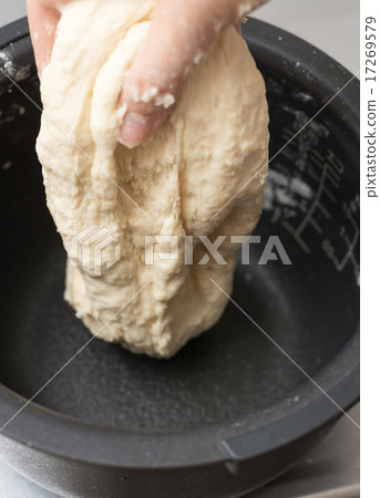 Bread with a rice cooker Bread with a rice cooker 17269579