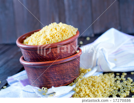 raw pasta 17270886