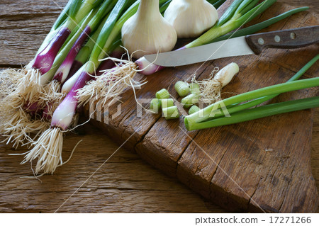 Spring onions, garlic and kitchen knife 17271266