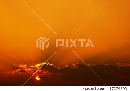 An impressive sunset glow 17274793