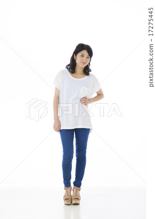 young woman      17275445