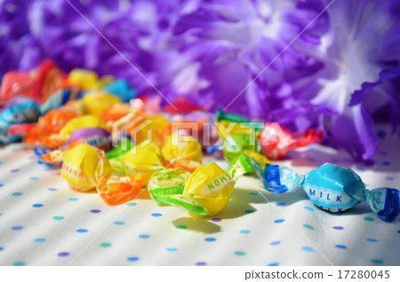 五顏六色的糖果桌照片 五顏六色的糖果桌照片 17280045