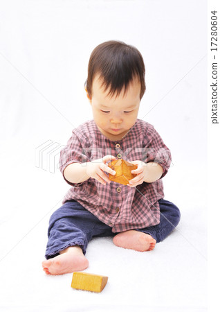 Baby playing with building blocks 17280604