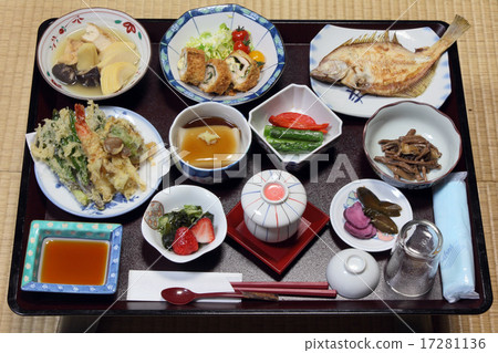 Japanese food 17281136