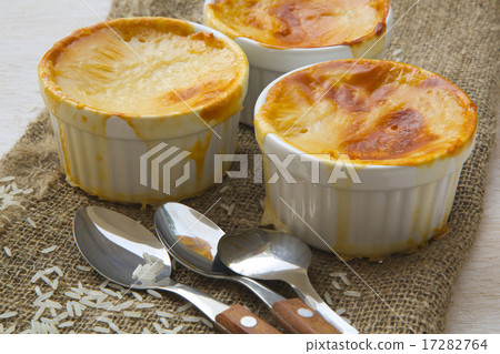 Rice pudding 17282764