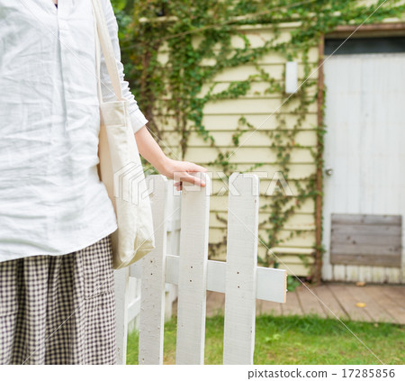 White fence 17285856