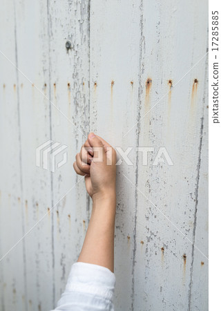 knock 17285885