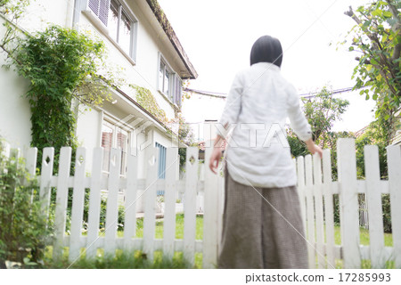 White fence 17285993