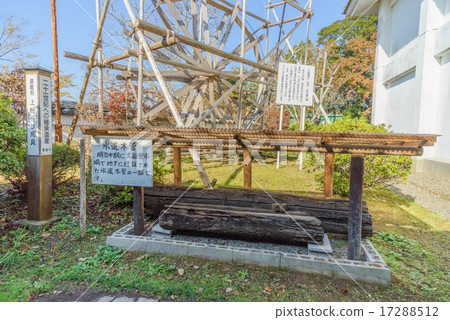 在Kururi城堡保留的水管在秋天 在Kururi城堡保留的水管在秋天 17288512