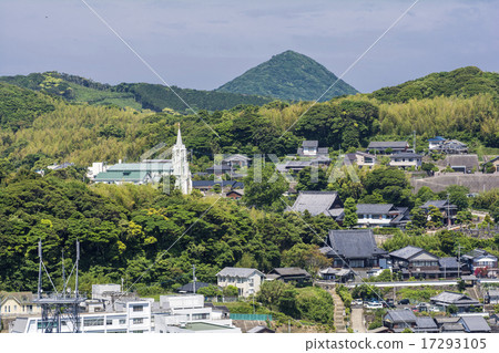 平戶島基督教會和佛教寺廟的風景 17293105