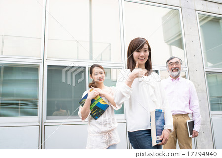 女大學生好大好標誌教授大學校園生活 女大學生好大好標誌教授大學校園生活 17294940