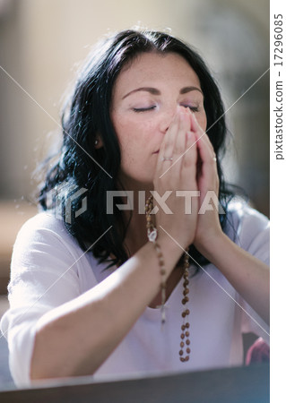 Woman praying Woman praying 17296085