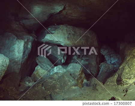 Underground caves tunnel 17300807