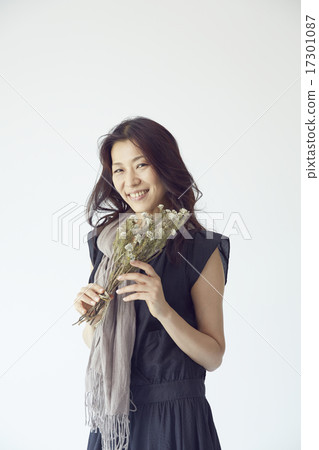 一個女人誰攤位 一個女人誰攤位 17301087