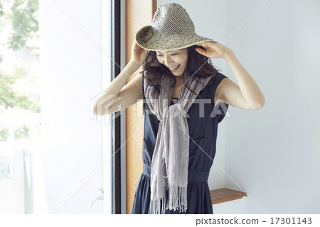 A woman who stalls 17301143